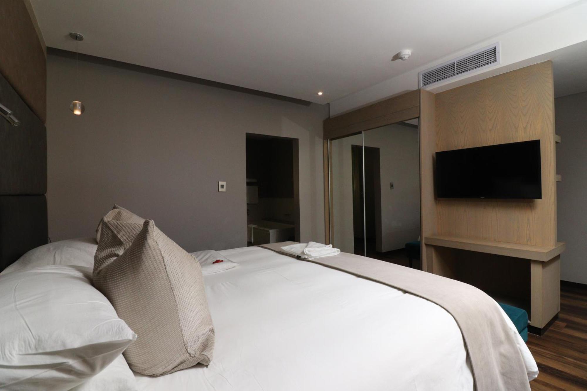 Happy Valley Hotel And Casino Эзулвини Экстерьер фото